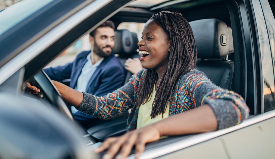 viajar com amigos de carro